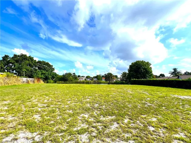 1371 Granada Blvd, Naples, Florida 34103