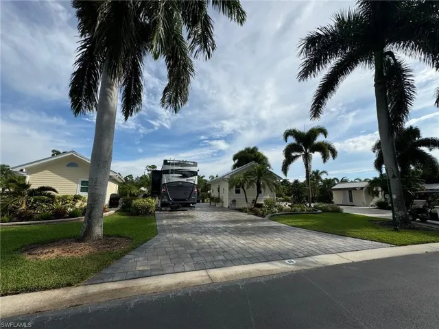 View of front of house featuring a front lawn