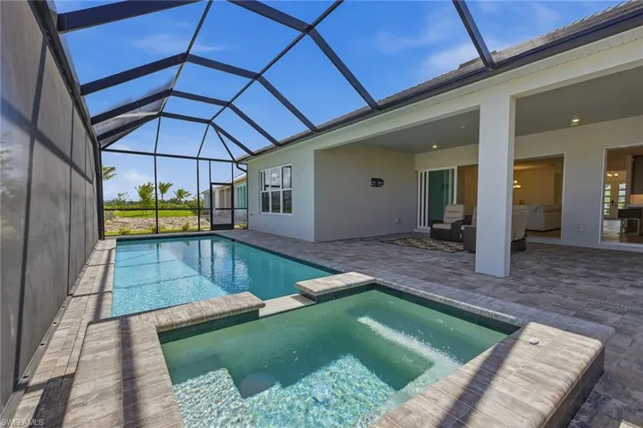15743  Modena  ST, Naples, FL 34114