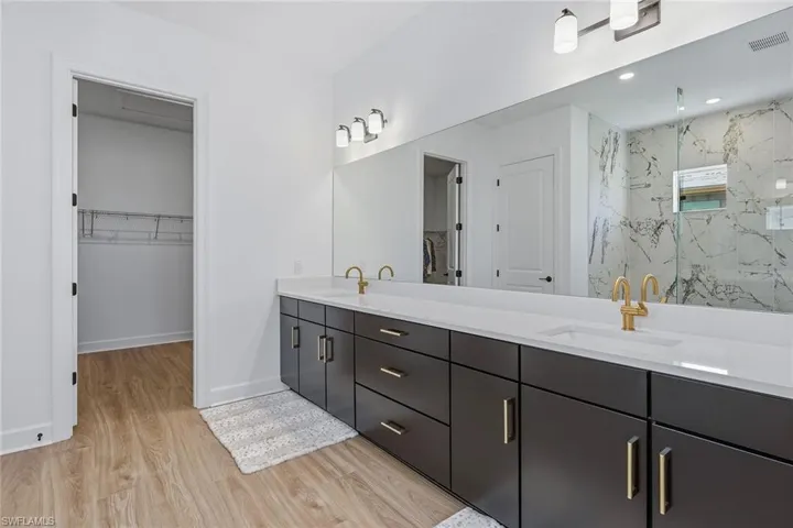 15743  Modena  ST, Naples, FL 34114