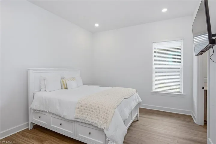 15743  Modena  ST, Naples, FL 34114