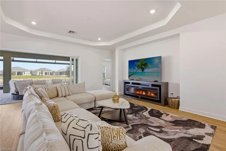 15743  Modena  ST, Naples, FL 34114