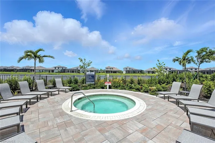 15743  Modena  ST, Naples, FL 34114