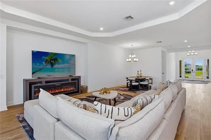 15743  Modena  ST, Naples, FL 34114