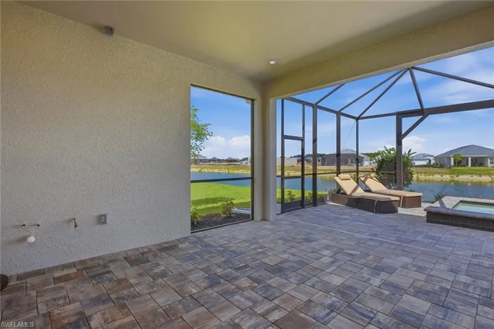 15743  Modena  ST, Naples, FL 34114