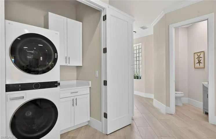 6461 Livingston Woods Ln, Naples, Florida 34109