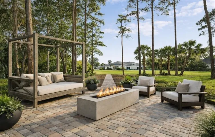 6461 Livingston Woods Ln, Naples, Florida 34109