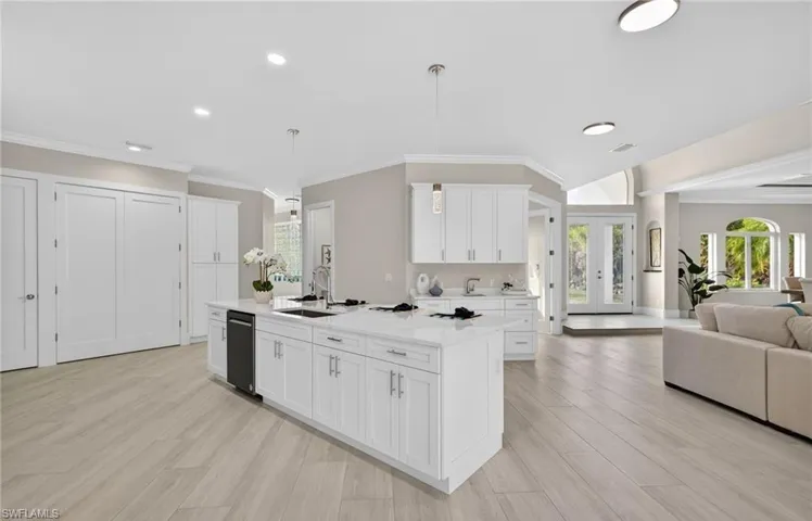 6461 Livingston Woods Ln, Naples, Florida 34109