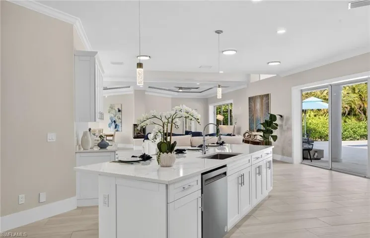 6461 Livingston Woods Ln, Naples, Florida 34109