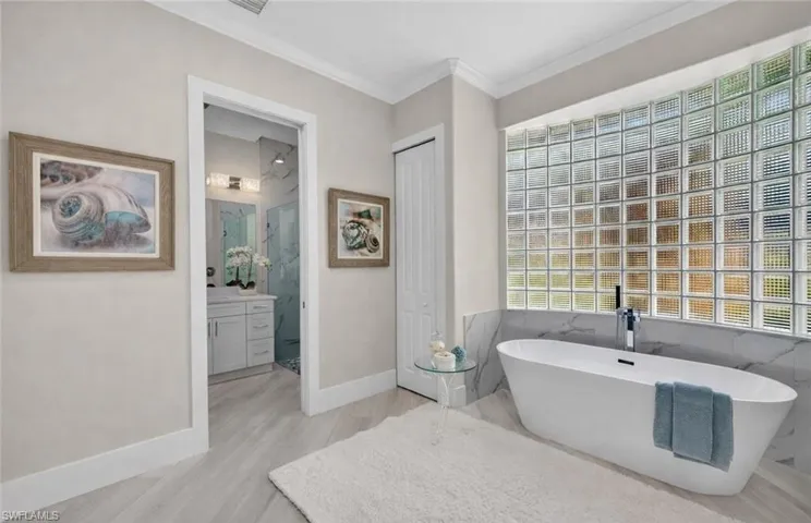 6461 Livingston Woods Ln, Naples, Florida 34109