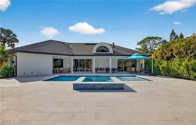 6461 Livingston Woods Ln, Naples, Florida 34109