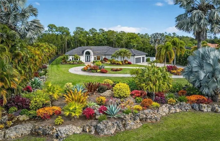 6461 Livingston Woods Ln, Naples, Florida 34109