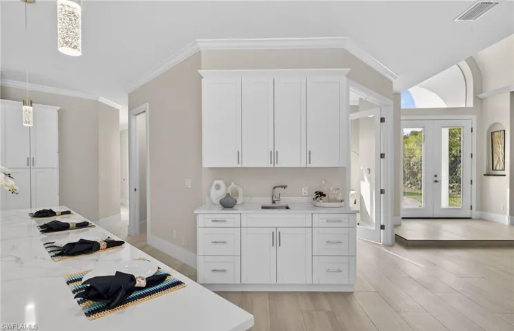 6461 Livingston Woods Ln, Naples, Florida 34109