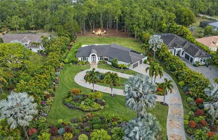 6461 Livingston Woods Ln, Naples, Florida 34109
