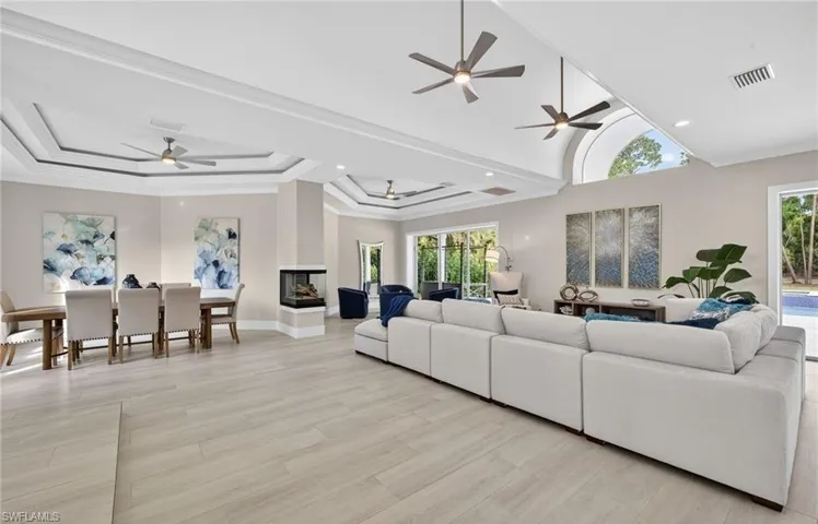 6461 Livingston Woods Ln, Naples, Florida 34109