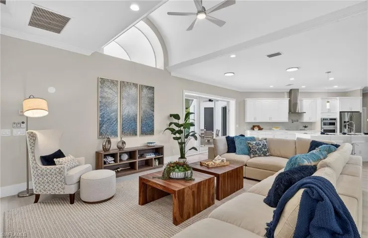 6461 Livingston Woods Ln, Naples, Florida 34109