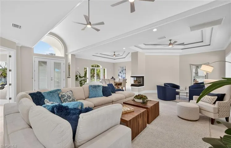 6461 Livingston Woods Ln, Naples, Florida 34109