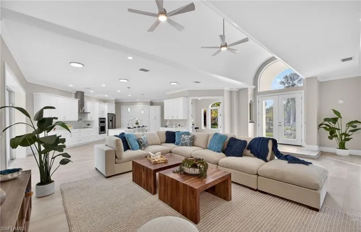 6461 Livingston Woods Ln, Naples, Florida 34109