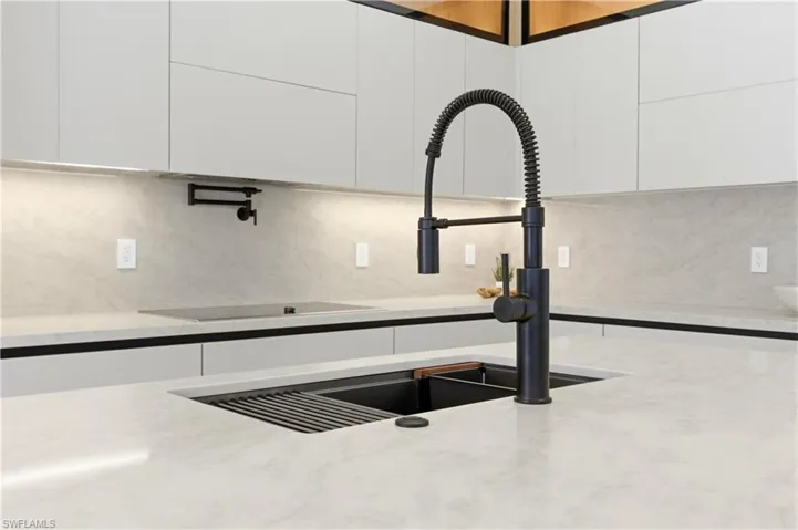 Large sink w/ WATERFALL FAUCET add on
