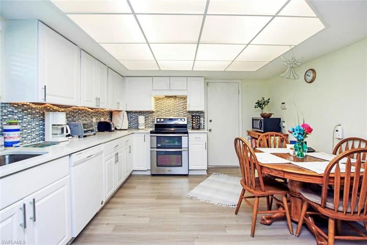 Spacious eat-in kitchen