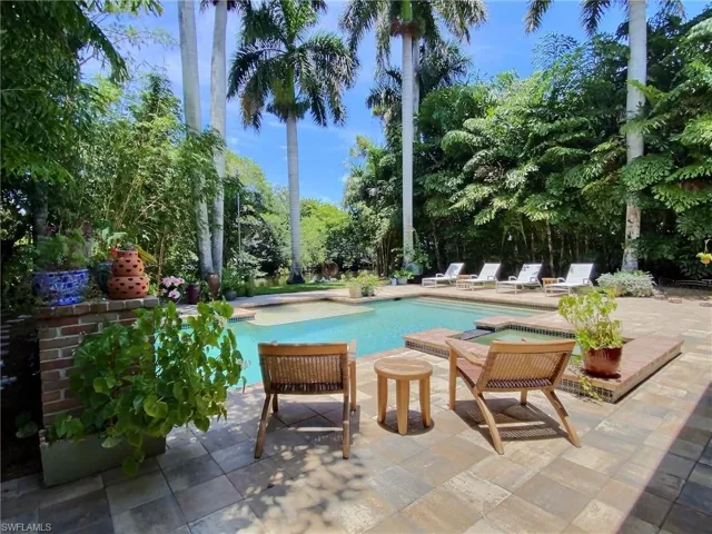 1031 Diana Ave, Naples, Florida 34103