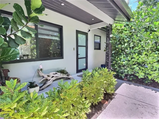 1031 Diana Ave, Naples, Florida 34103