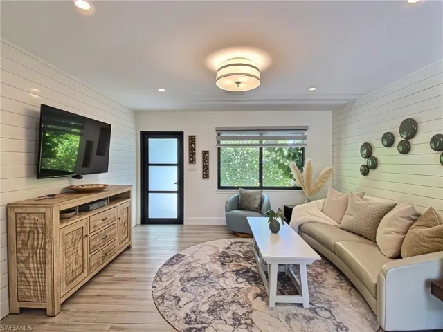1031 Diana Ave, Naples, Florida 34103