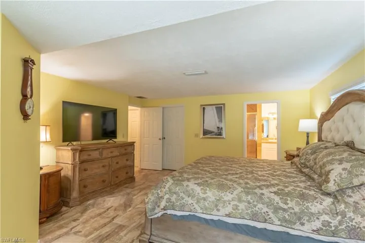 2224  Kings Lake  BLVD, Naples, FL 34112