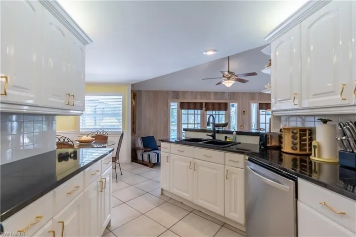 2224  Kings Lake  BLVD, Naples, FL 34112
