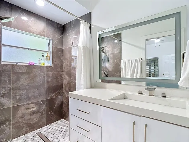 10735 San Tropez Cir, Estero, Florida 33928