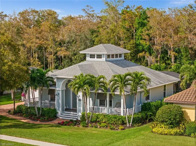 View of front facade featuring covered porch and a front lawn