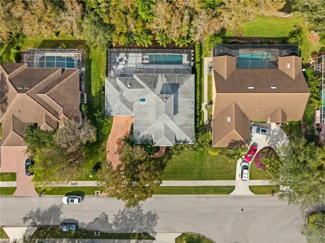 Birds eye view of property