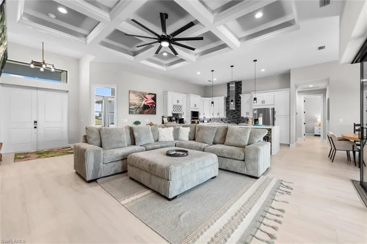 1212 32nd Pl, Cape Coral, Florida 33993