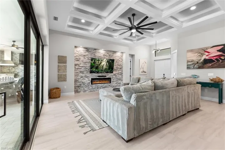1212 32nd Pl, Cape Coral, Florida 33993