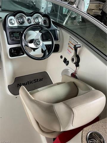 2015 Nautic Star 243 DC Helm