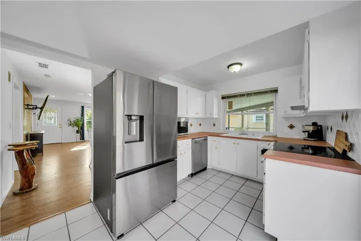 4126 SE 1st  CT, Cape Coral, FL 33904