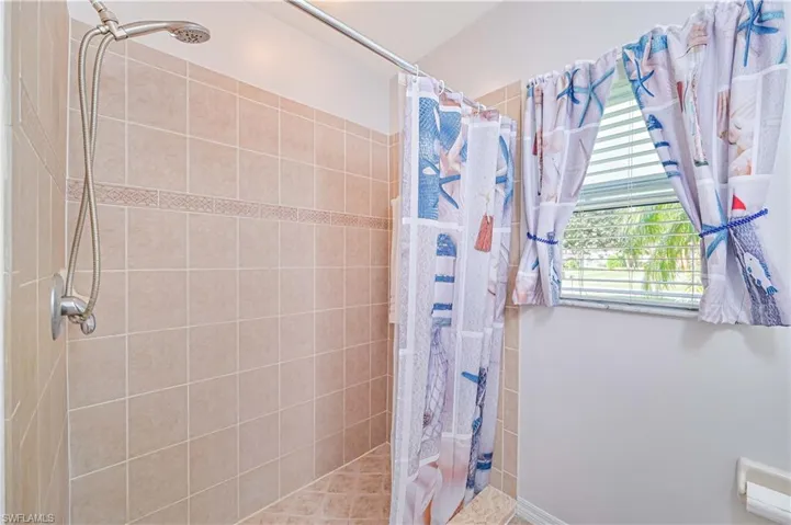 Bathroom featuring a tile shower