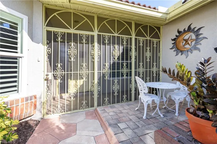 253  Countryside  DR, Naples, FL 34104