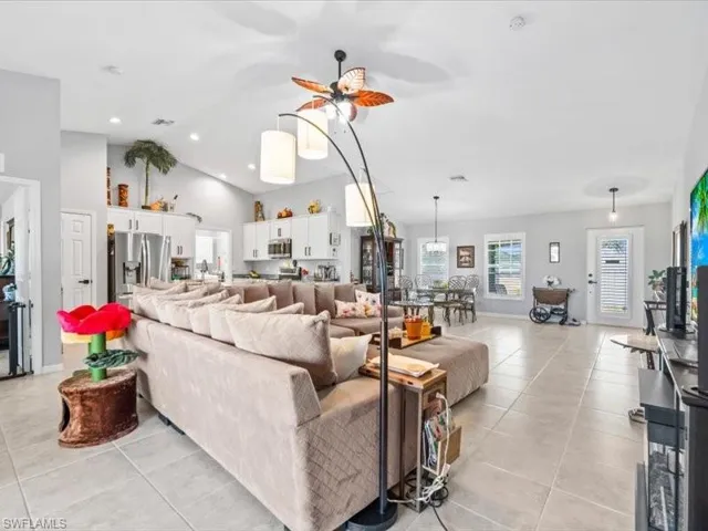 4317 Nw 34th Ln, Cape Coral, Florida 33993