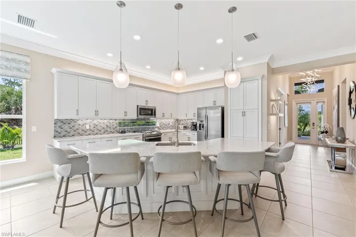 The island bar allows for five barstools