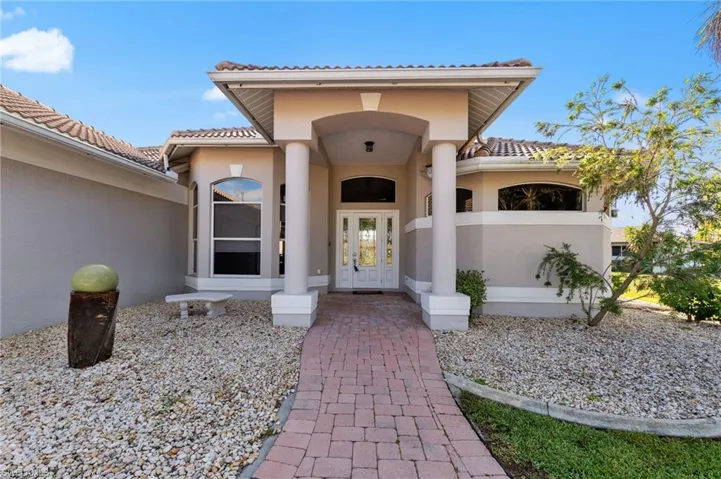 3733 Se 12th Pl, Cape Coral, Florida 33904