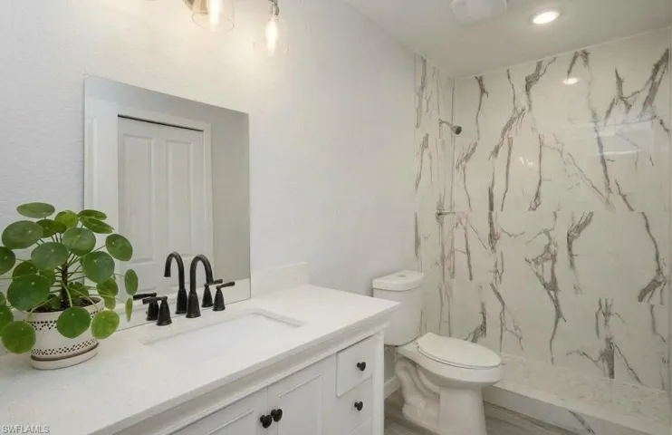 6450 Royal Woods Dr, Fort Myers, Florida 33908