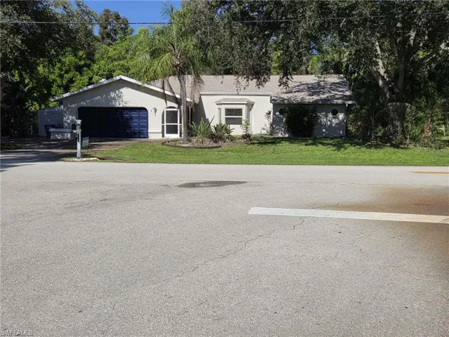 18682 Spruce Dr E, Fort Myers, Florida 33967