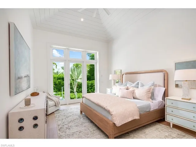 725  Pectin  RD, Naples, FL 34102