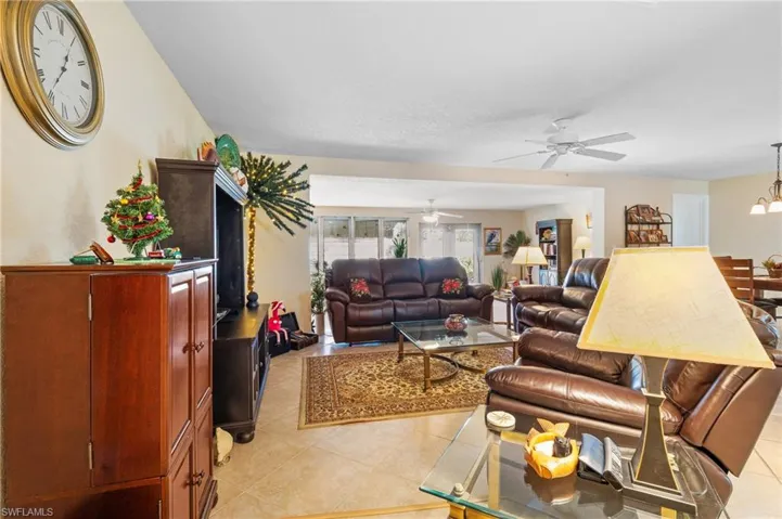 Living room with view to the lanai