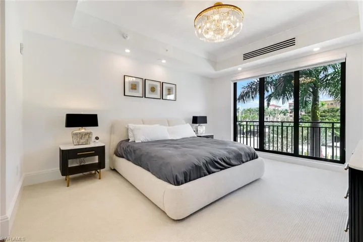 1130  3rd S AVE, Naples, FL 34102