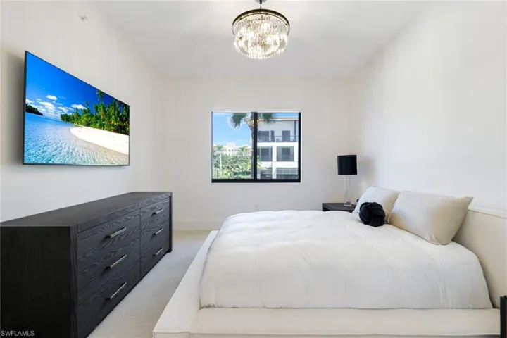 1130  3rd S AVE, Naples, FL 34102