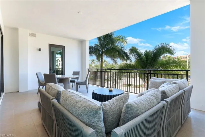 1130  3rd S AVE, Naples, FL 34102
