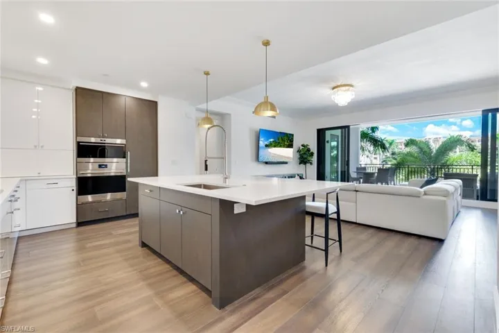 1130  3rd S AVE, Naples, FL 34102