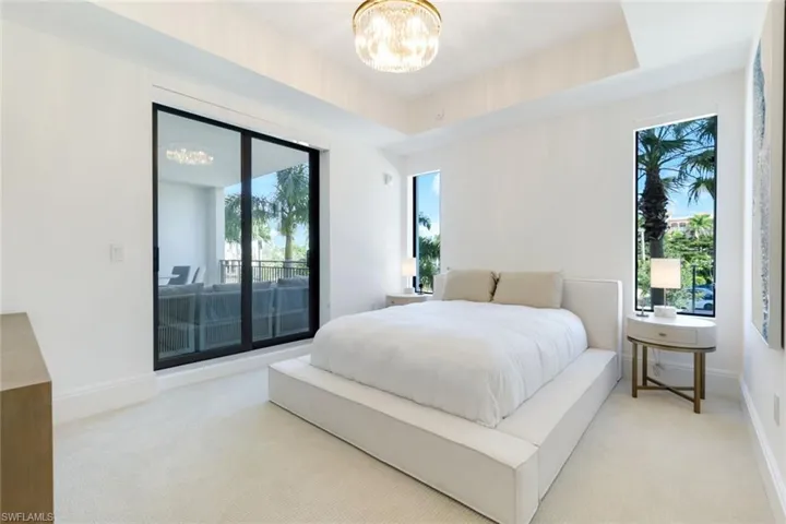 1130  3rd S AVE, Naples, FL 34102